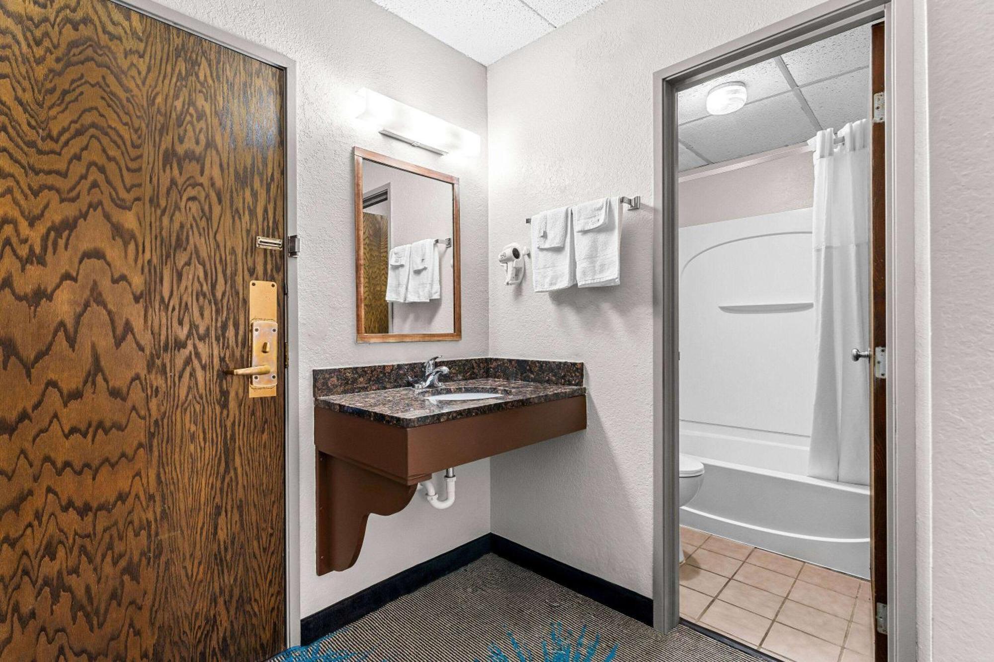 Days Inn By Wyndham Sioux Falls Eksteriør billede