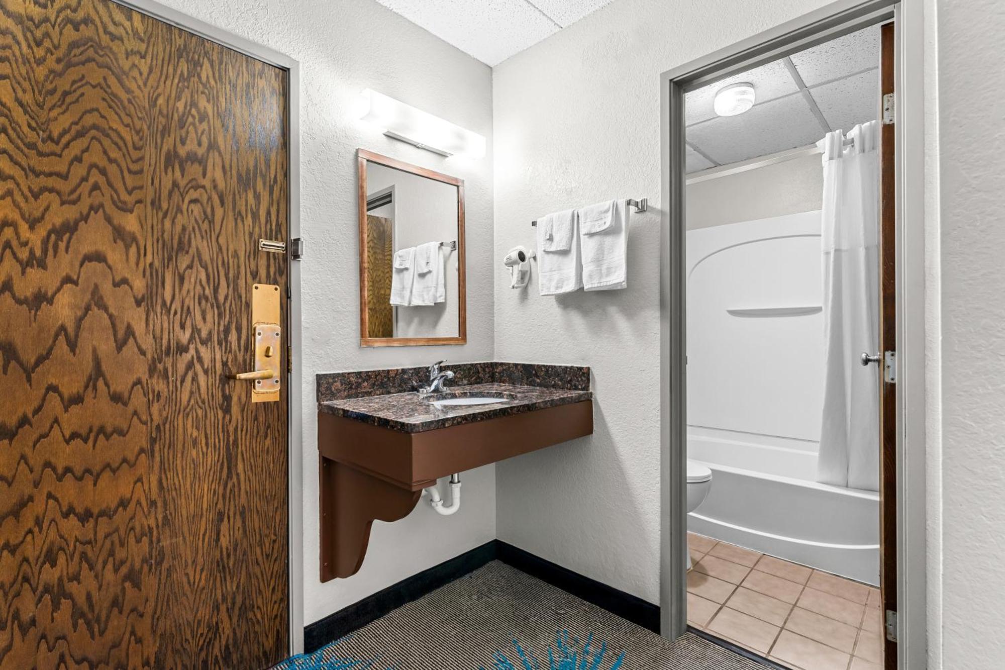 Days Inn By Wyndham Sioux Falls Eksteriør billede